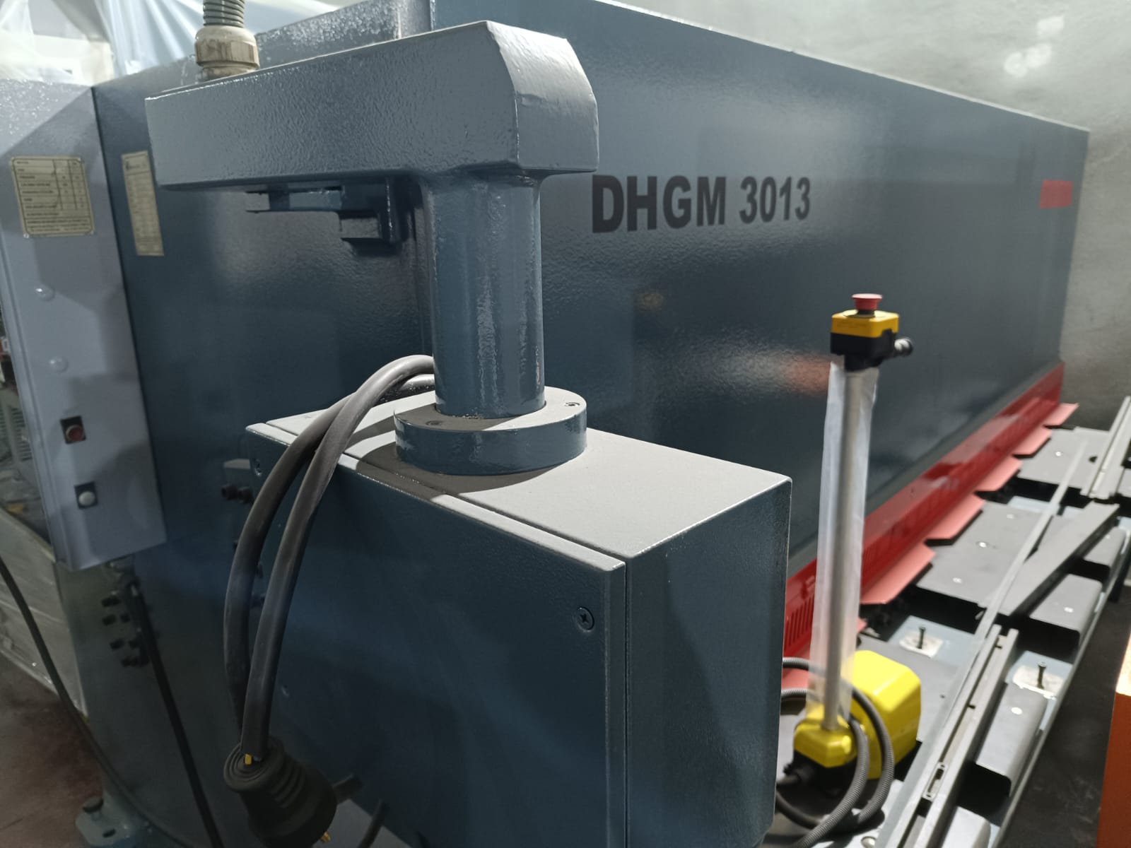 DURMA DHGM 3013 hidraulikus NC lemezolló (3m - 13mm)
