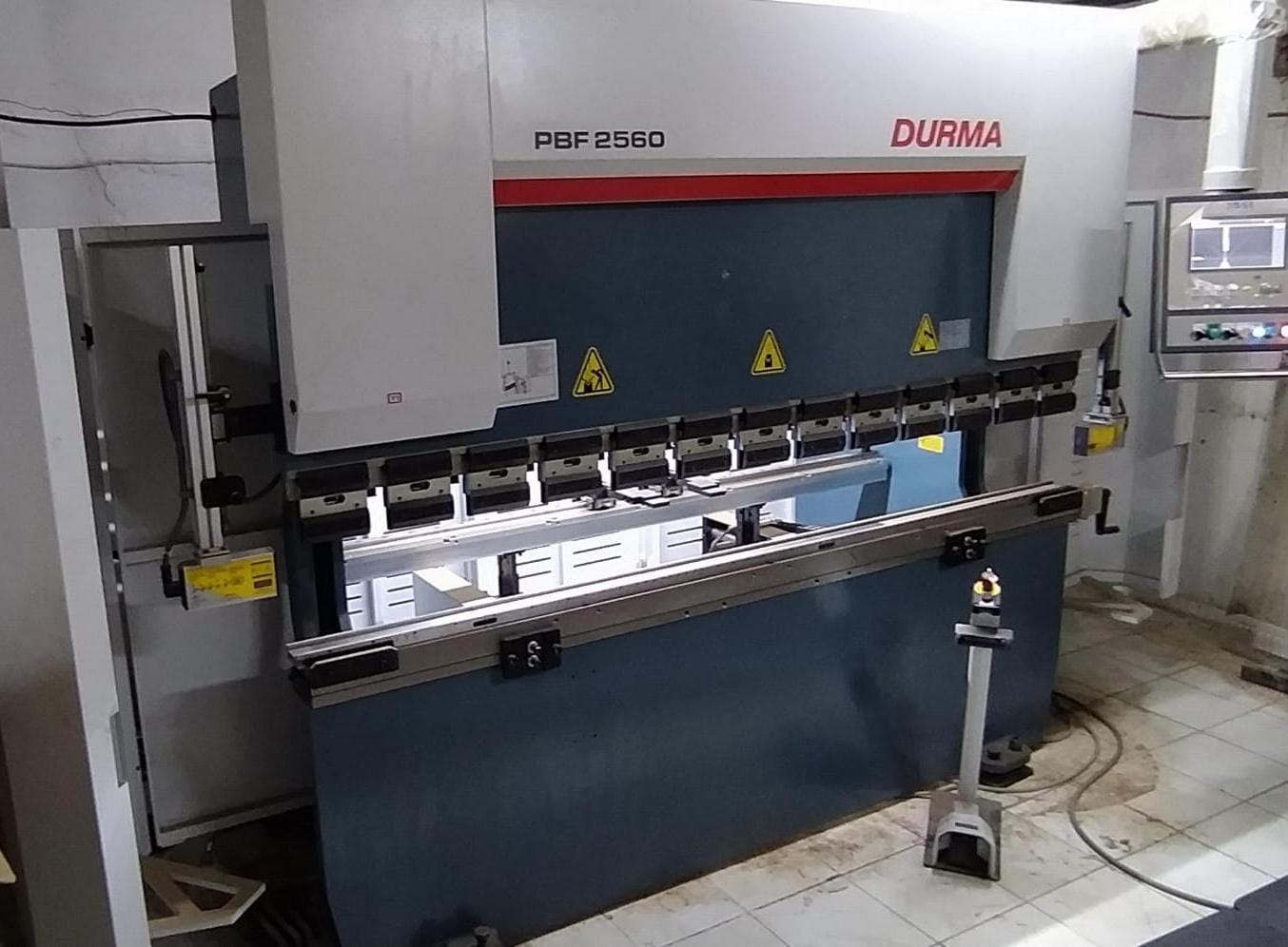 DURMA PBF 2560 CNC hidraulikus élhajlító (2,5m - 60t)