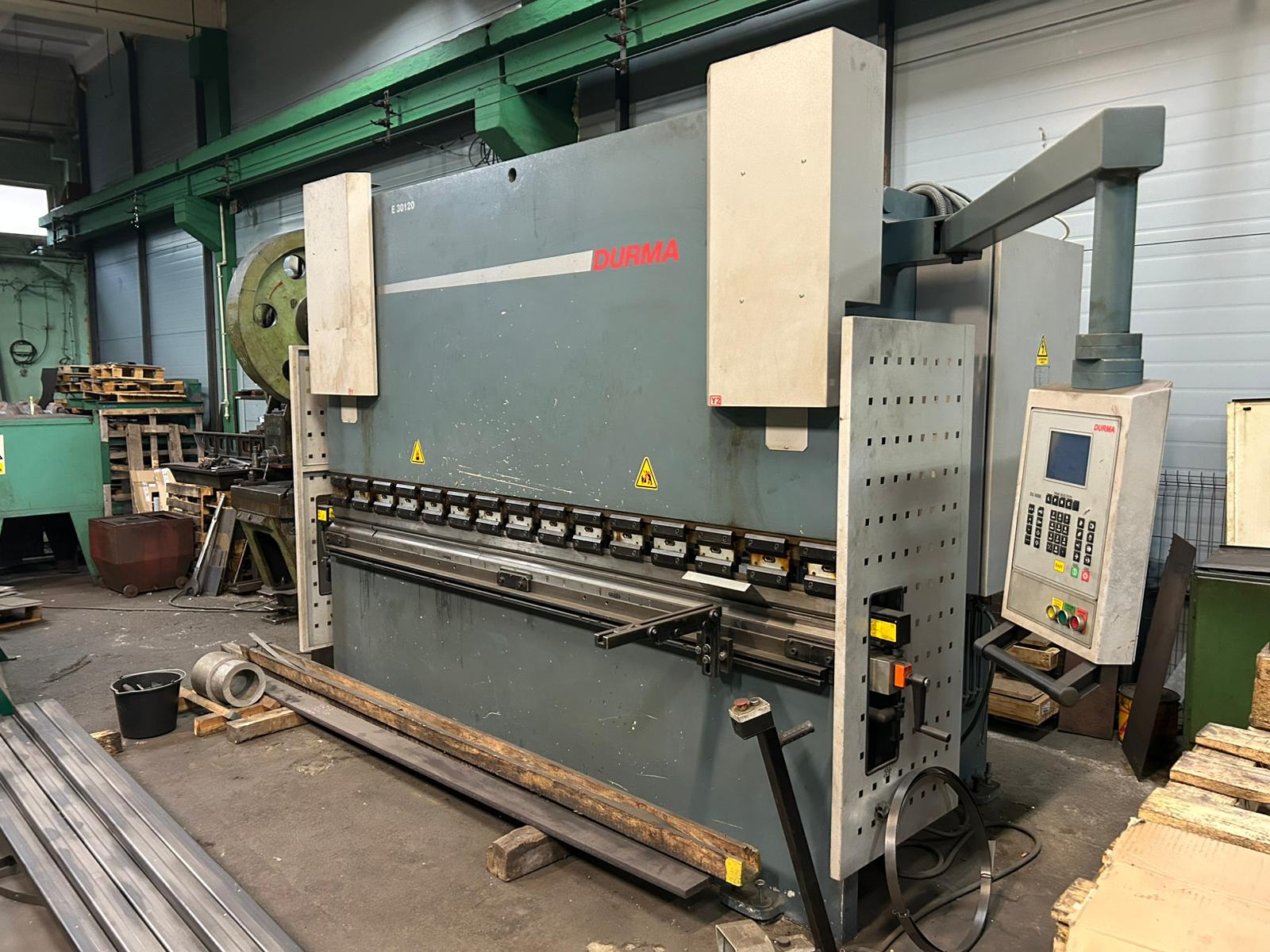 DURMA AD-E 30120 CNC hidraulikus élhajlító (3m - 120t)